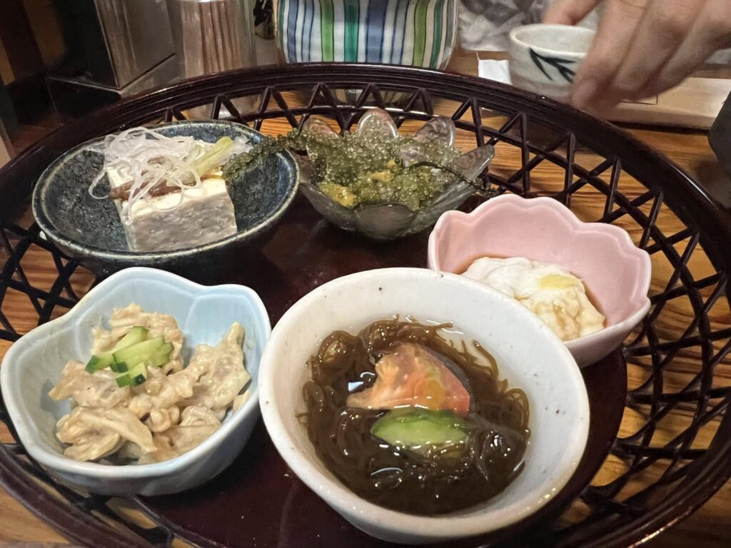 沖縄料理の前菜も美味しかった